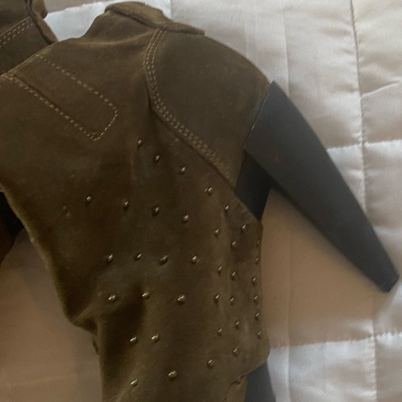 Beautiful faux suede boots - Picture 3 of 4